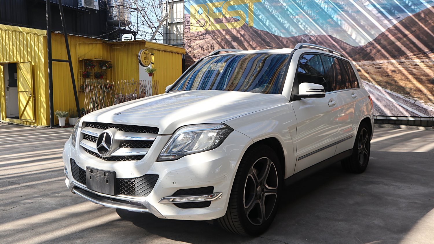 Benz 賓士 ／ GLK-Class ／ 2015年 ／ 2015年 Benz GLK220 白色 賓士休旅車 ／ TA北安店(台南)