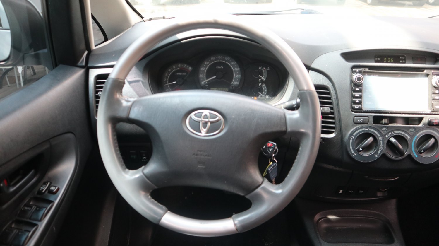 Toyota 豐田 ／ Innova ／ 2011年 ／ 2011年 Toyota Innova 白色 豐田中古休旅車 ／ 成交區