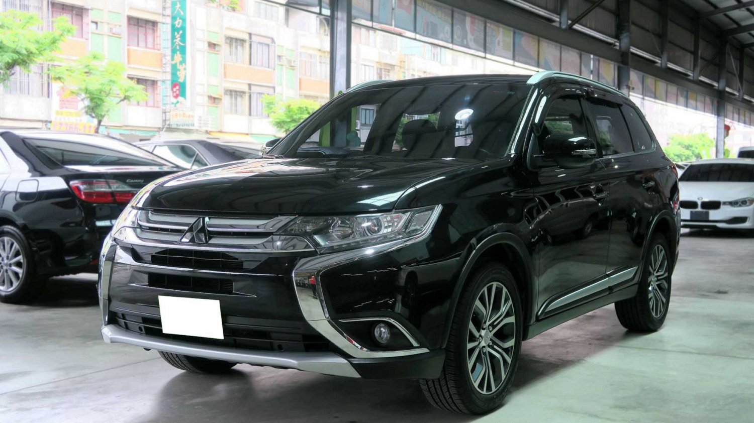 Mitsubishi 三菱 Outlander 17年mitsubishi Outlander 黑色三菱中古車 屏東車庫