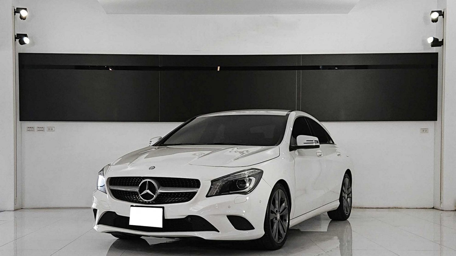 Benz 賓士 Cla Class 14年benz Cla0 白色賓士中古車 高鈞汽車 高雄