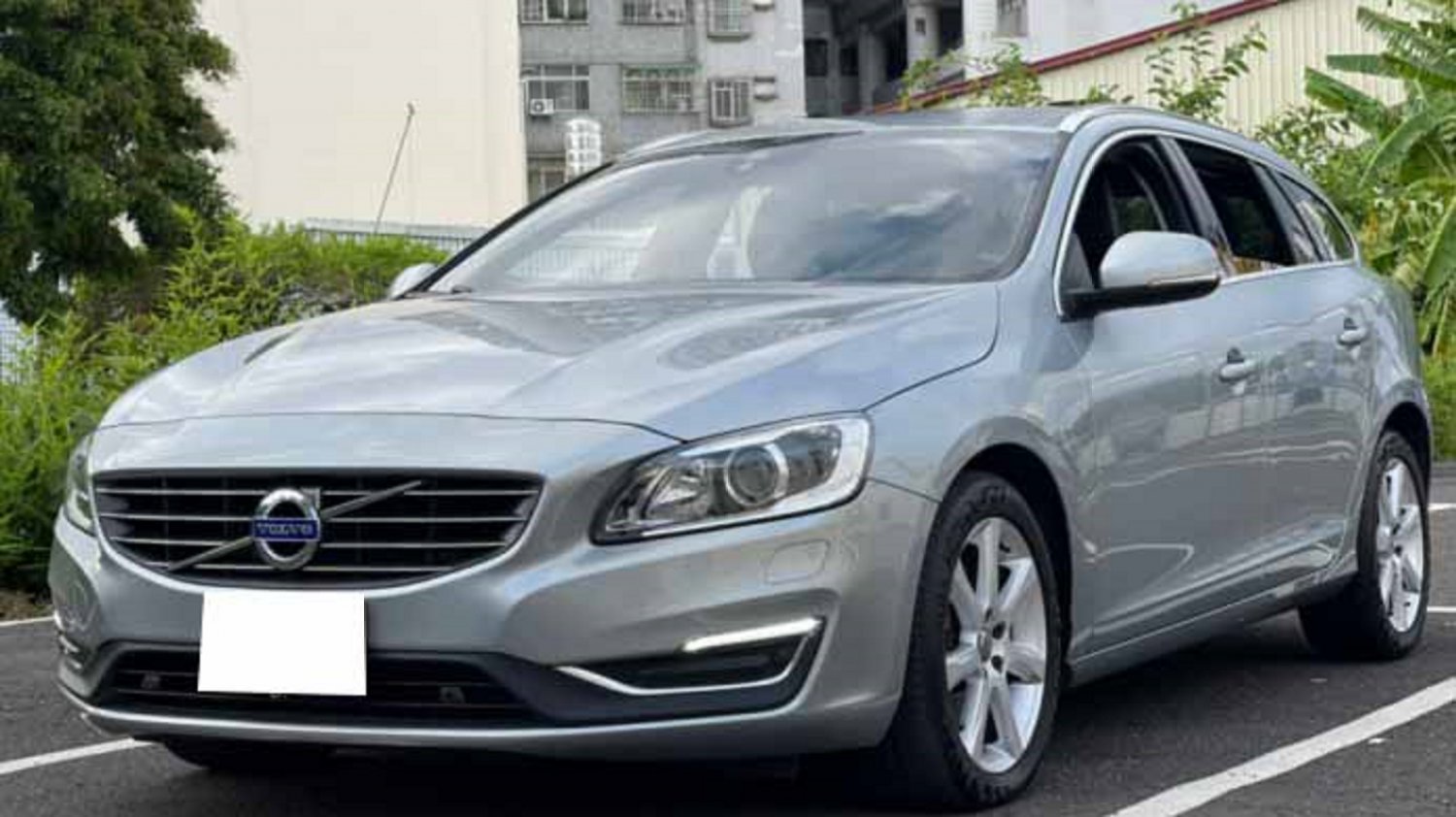 Volvo 富豪 V60 15年volvo V60 銀色富豪中古車 高鈞汽車 高雄