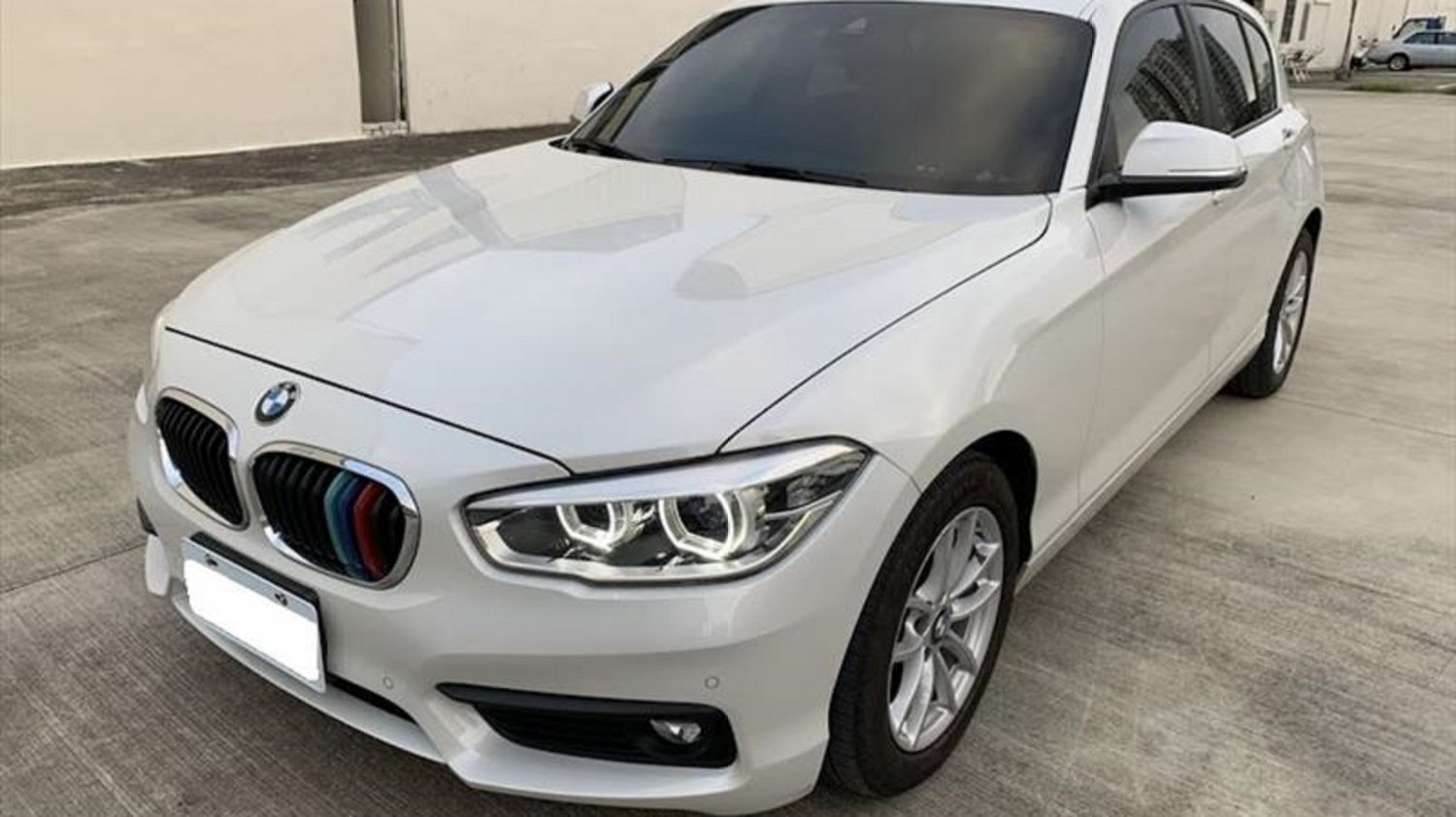 Bmw 寶馬 1 Series 17年bmw 118i 白色寶馬中古車 528汽車 台南