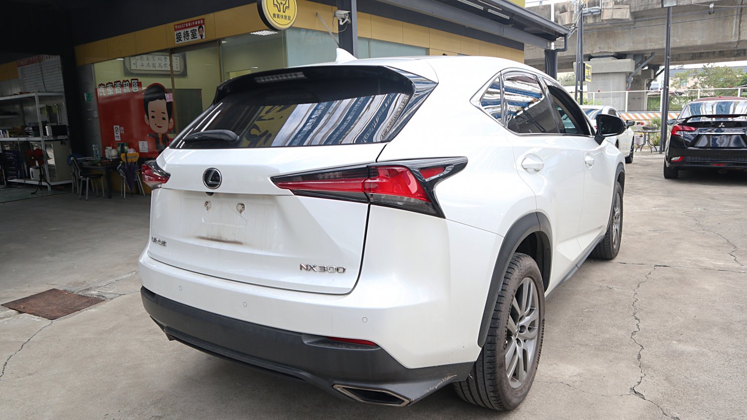 Lexus 凌志 ／ NX 系列 ／ 2018年 ／ 2018年Lexus NX300 白色 凌志中古車 ／ MG車庫(台南)