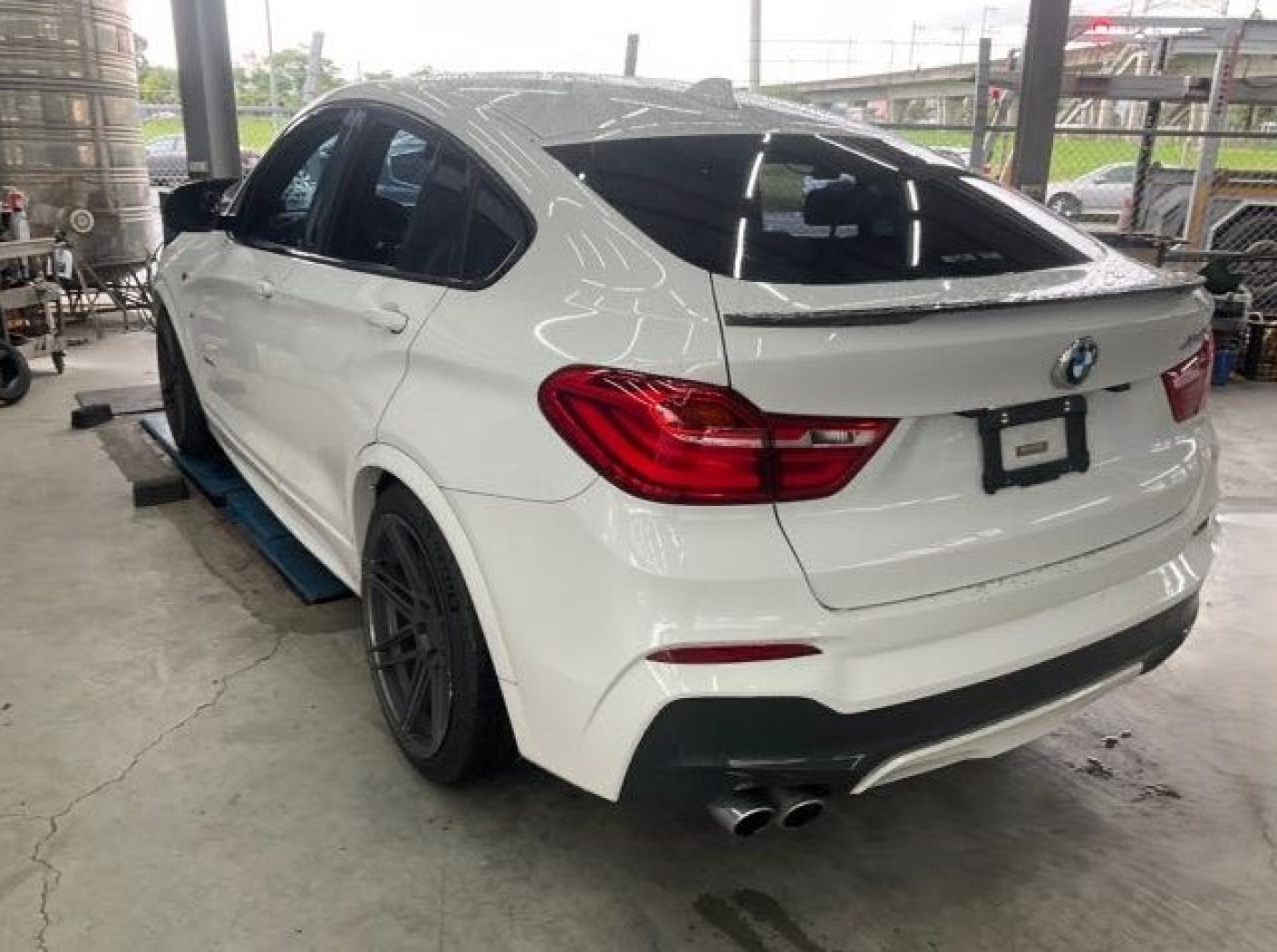 Bmw 寶馬 ／ X4 ／ 2016年 ／ 2016年BMW X4 白色 寶馬中古車 ／ 成交區