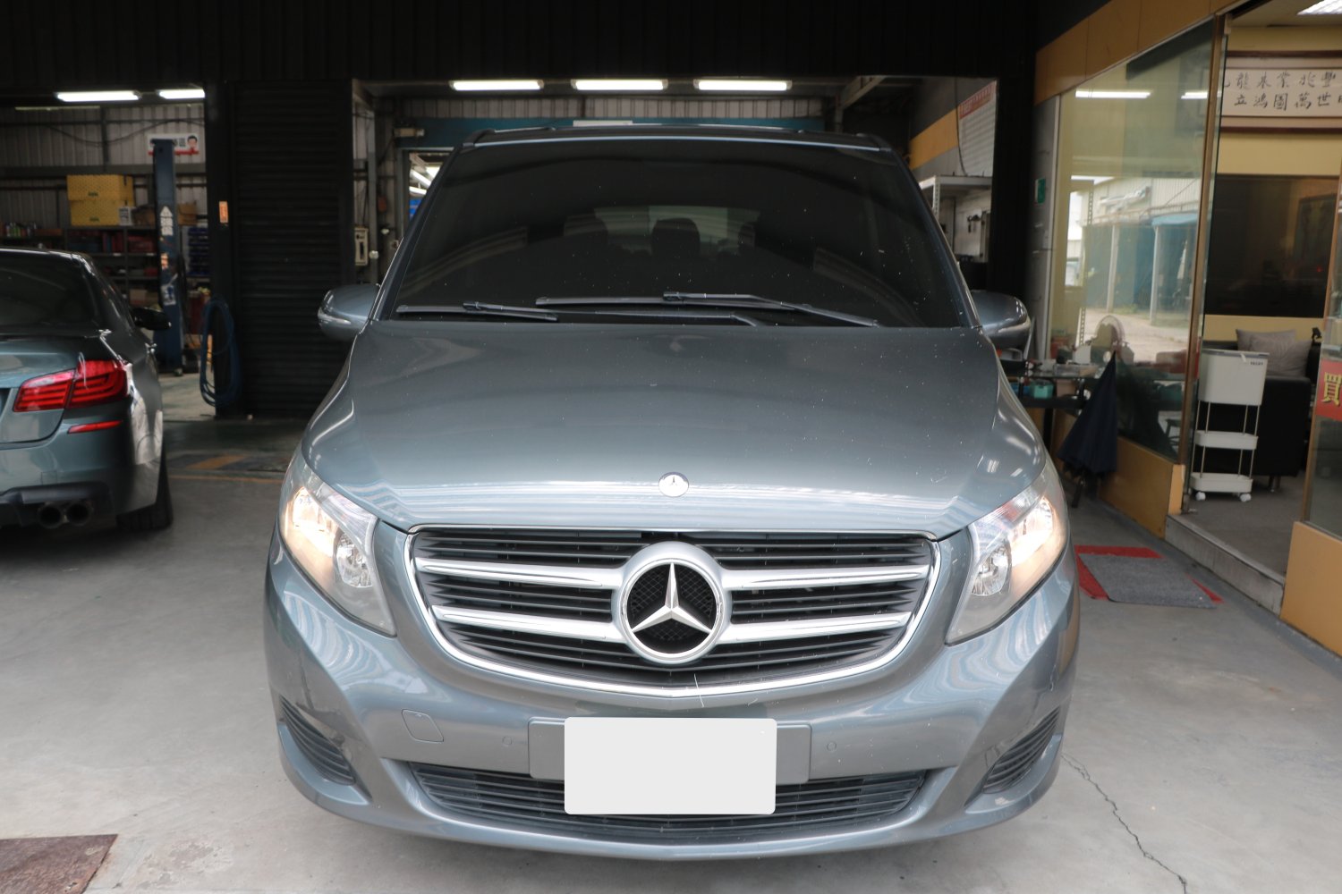 Benz 賓士 ／ V-Class ／ 2016年 ／ 2016年Benz V250D深灰色 賓士中古車 ／ 高拍