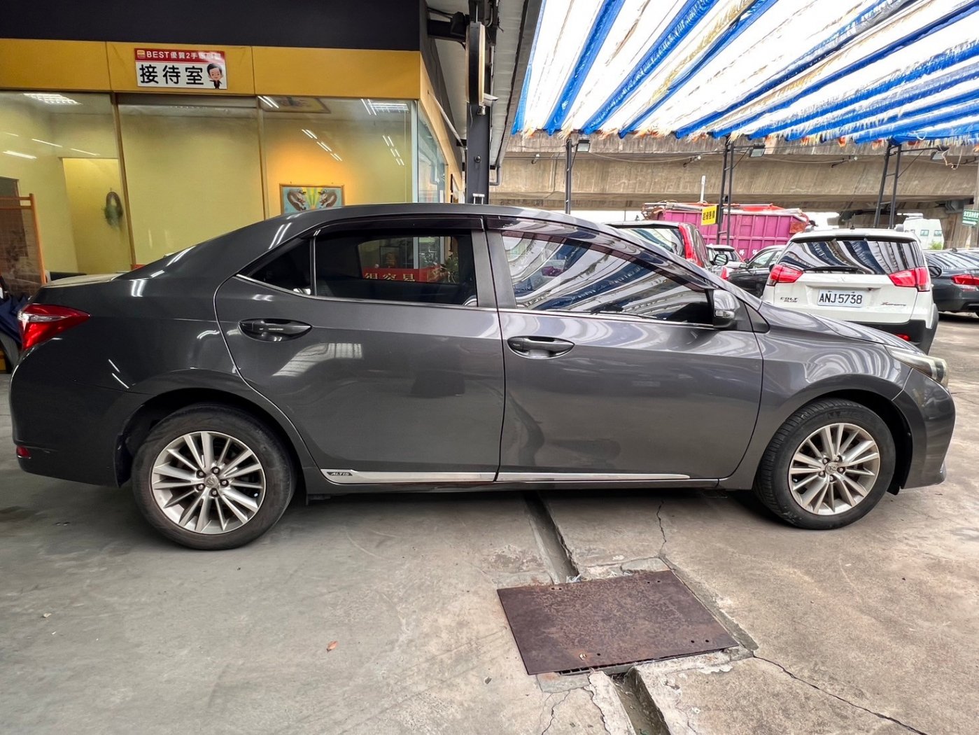 Toyota 豐田 ／ Altis ／ 2014年 ／ 2014年Toyota Altis 灰色 豐田中古車 ／ 車輛外調中