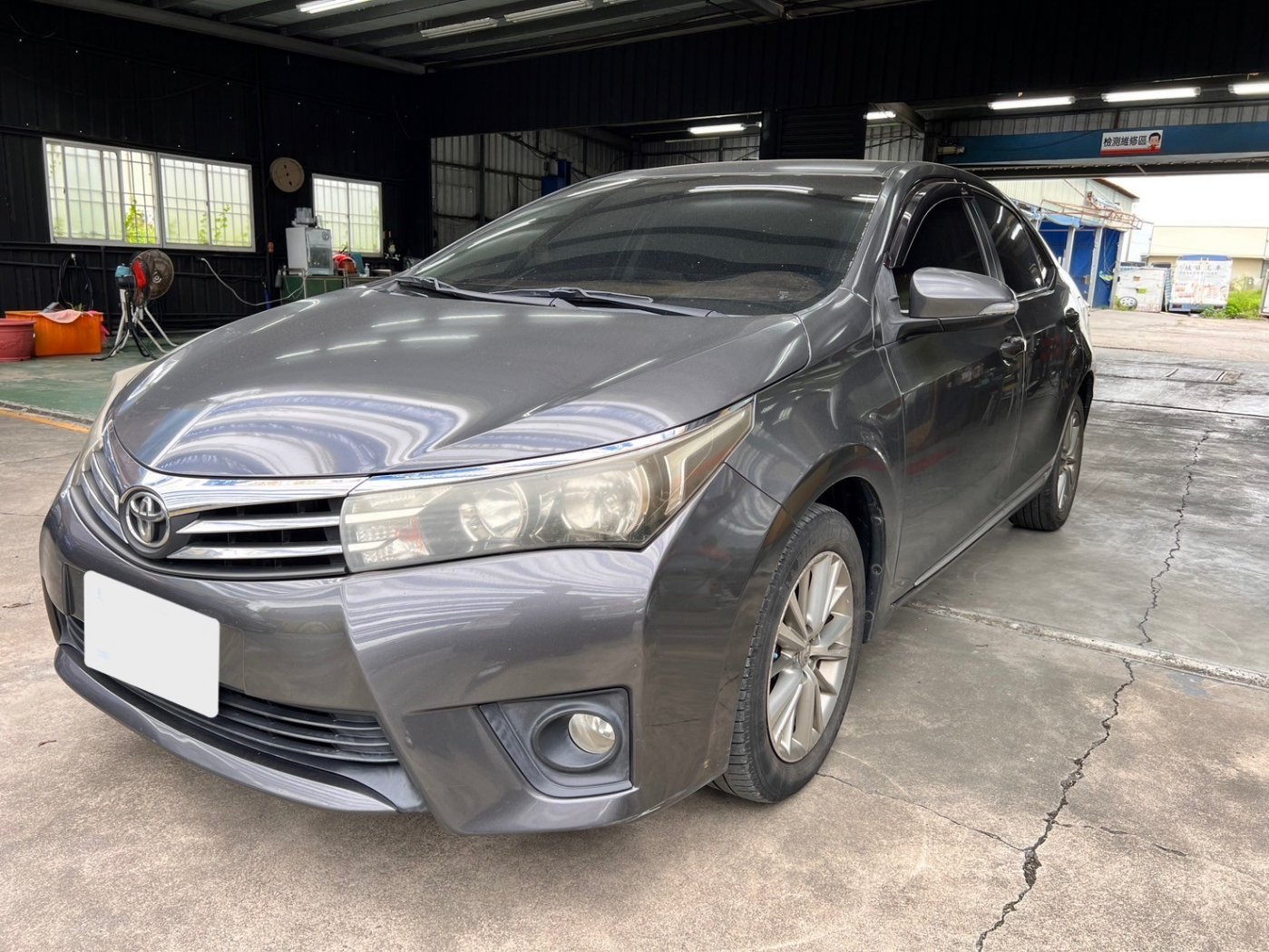 Toyota 豐田 ／ Altis ／ 2014年 ／ 2014年Toyota Altis 灰色 豐田中古車 ／ 車輛外調中