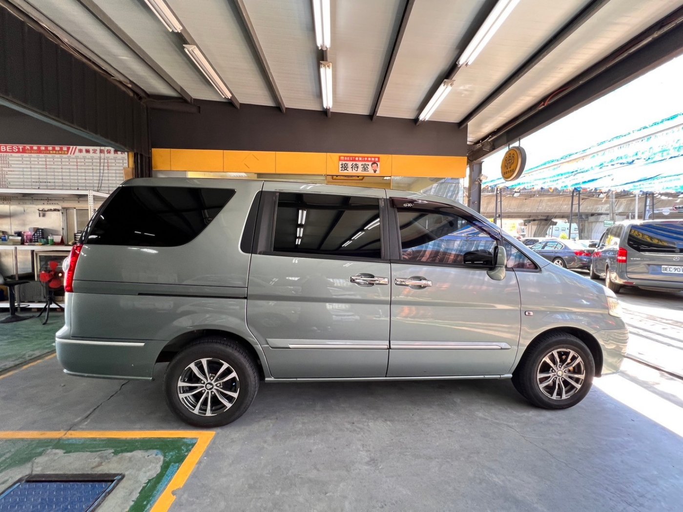 Nissan 日產 ／ QRV ／ 2007年 ／ 2007年 Nissan QRV 灰色 日產中古休旅車 ／ 九肇匯元汽車 (台南)