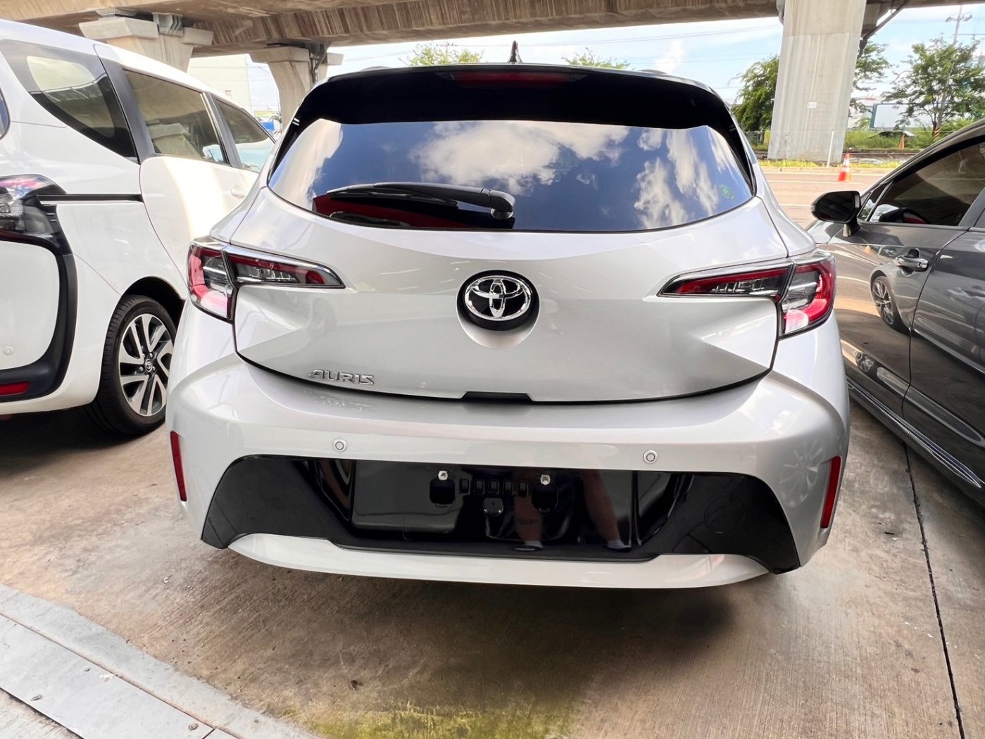 Toyota 豐田 ／ Auris ／ 2020年 ／ 2020年 Toyota Auris 銀黑色 豐田中古車 ／ MG車庫(台南)