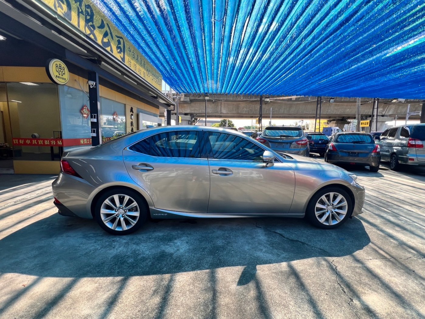 Lexus 凌志 ／ IS 系列 ／ 2014年 ／ 2014年Lexus IS300 淺棕色 凌志中古車 ／ 九肇匯元汽車 (台南)