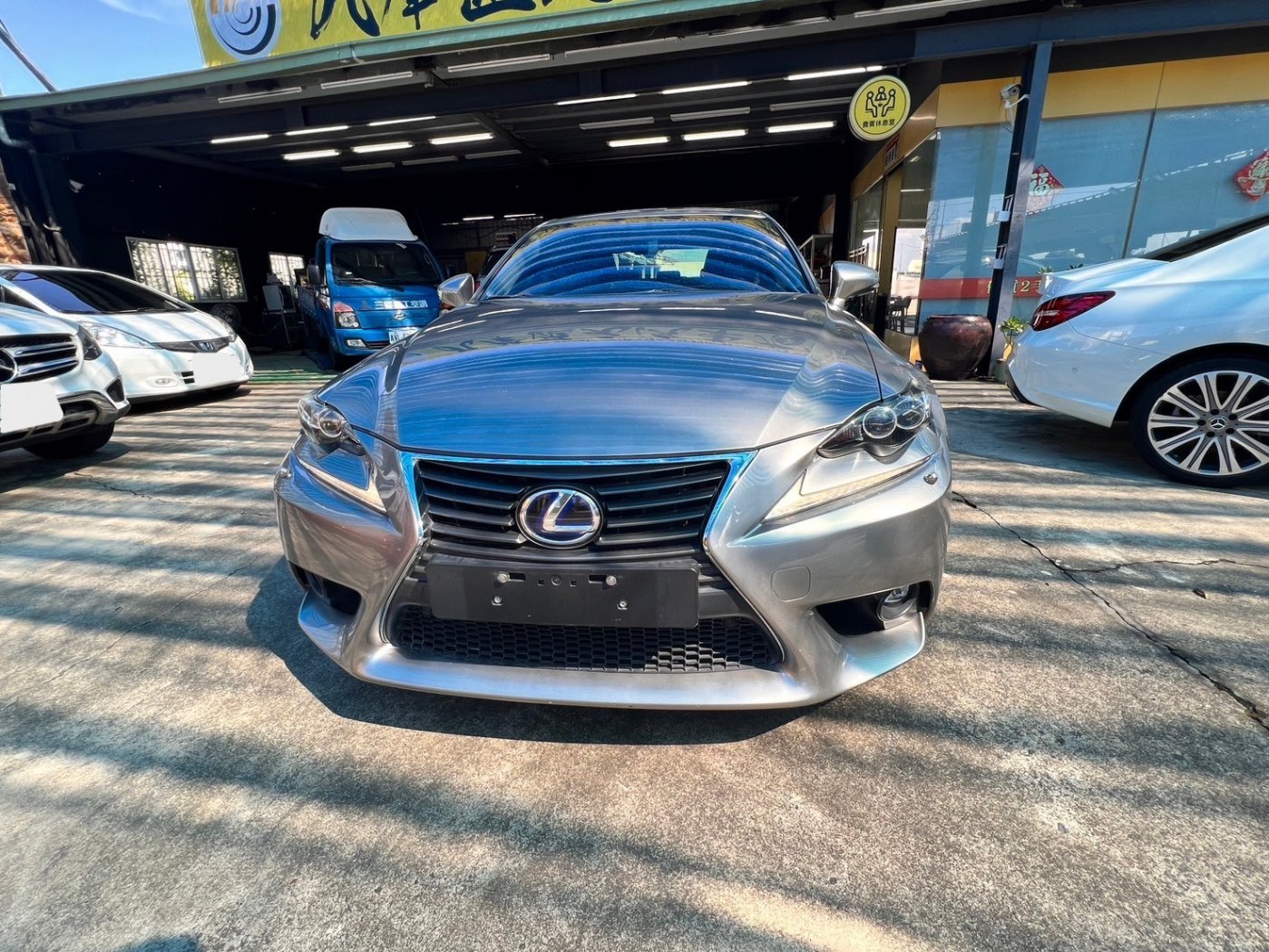 Lexus 凌志 ／ IS 系列 ／ 2014年 ／ 2014年Lexus IS300 淺棕色 凌志中古車 ／ 九肇匯元汽車 (台南)