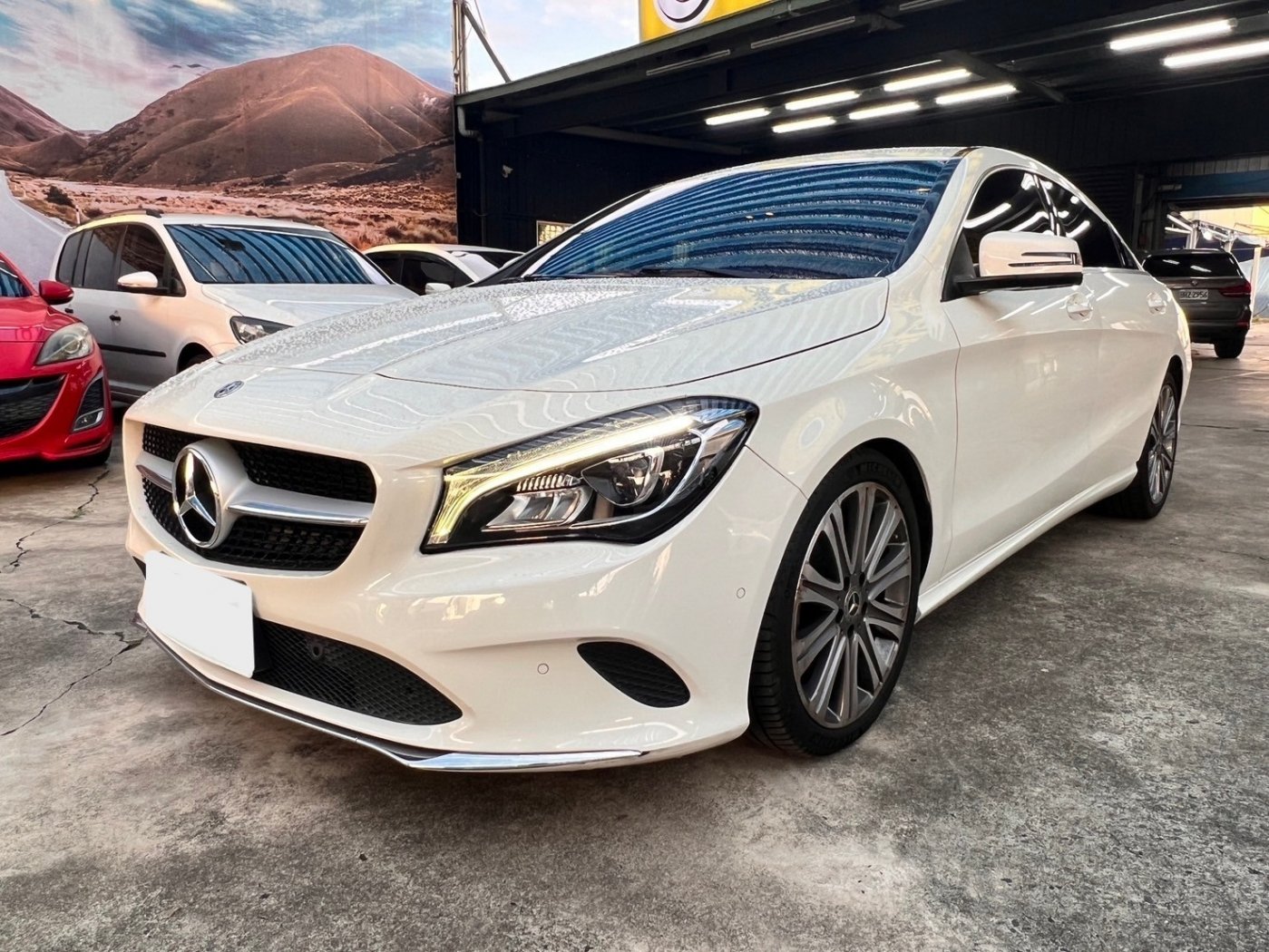 Benz 賓士 ／ CLA-Class ／ 2017年 ／ 2017年 Benz CLA200 白色 賓士中古車 ／ 九肇匯元汽車 (台南)