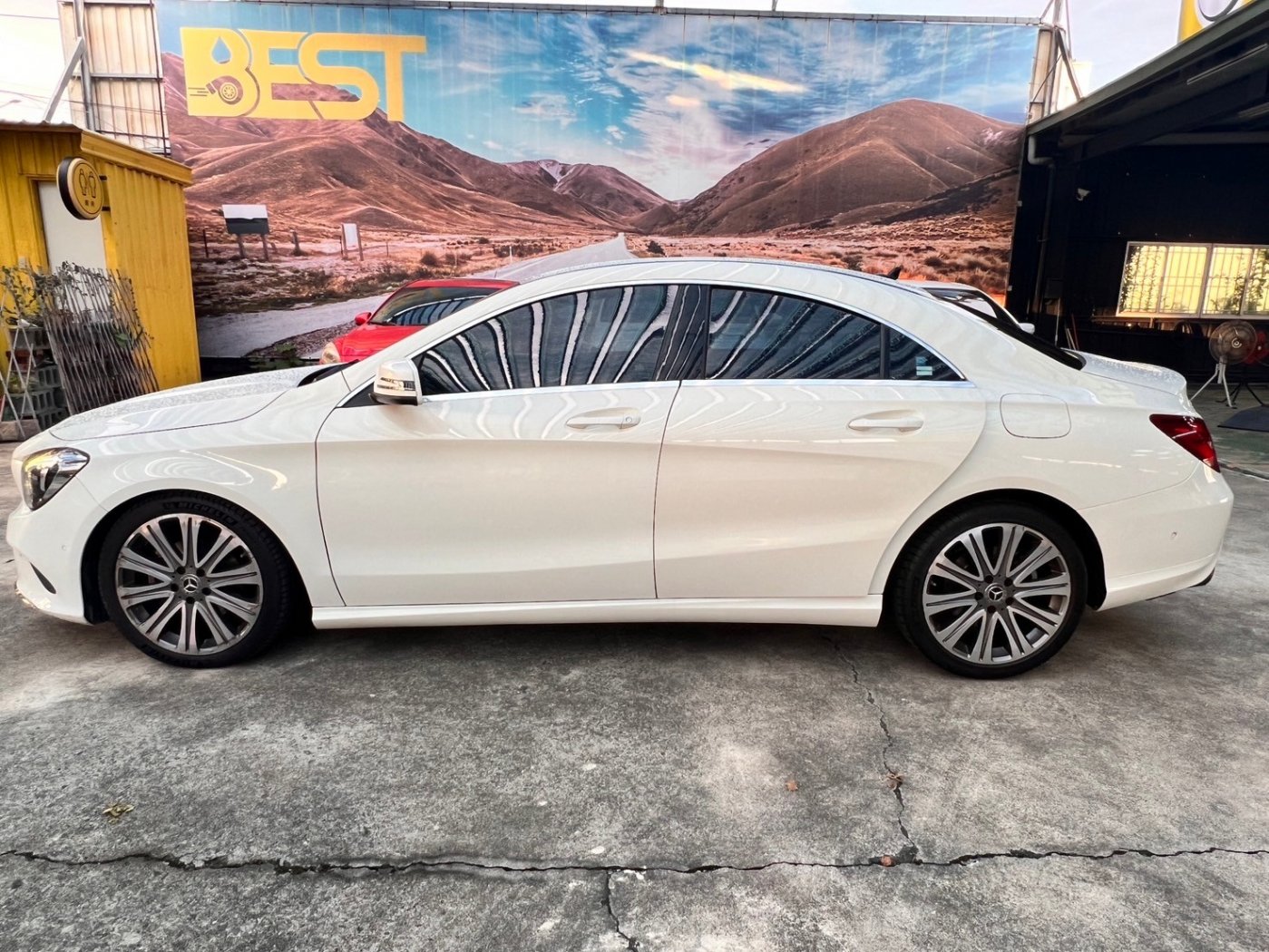 Benz 賓士 ／ CLA-Class ／ 2017年 ／ 2017年 Benz CLA200 白色 賓士中古車 ／ 九肇匯元汽車 (台南)