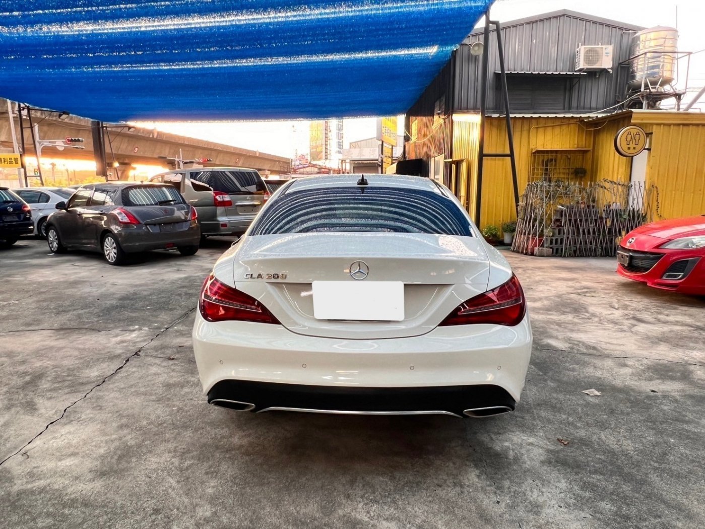 Benz 賓士 ／ CLA-Class ／ 2017年 ／ 2017年 Benz CLA200 白色 賓士中古車 ／ 九肇匯元汽車 (台南)