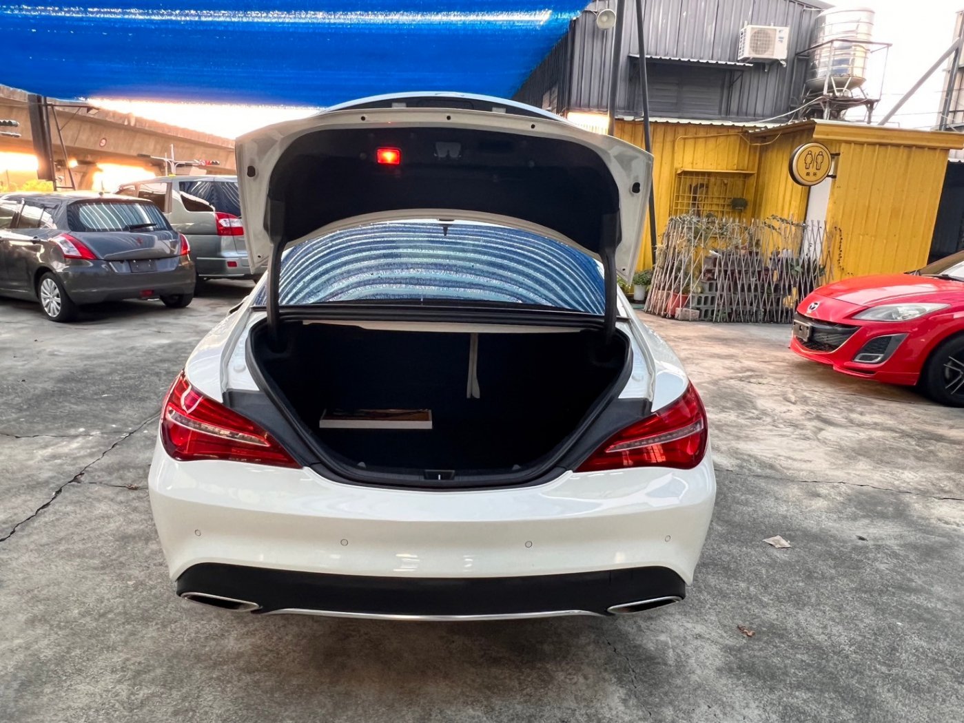 Benz 賓士 ／ CLA-Class ／ 2017年 ／ 2017年 Benz CLA200 白色 賓士中古車 ／ 九肇匯元汽車 (台南)