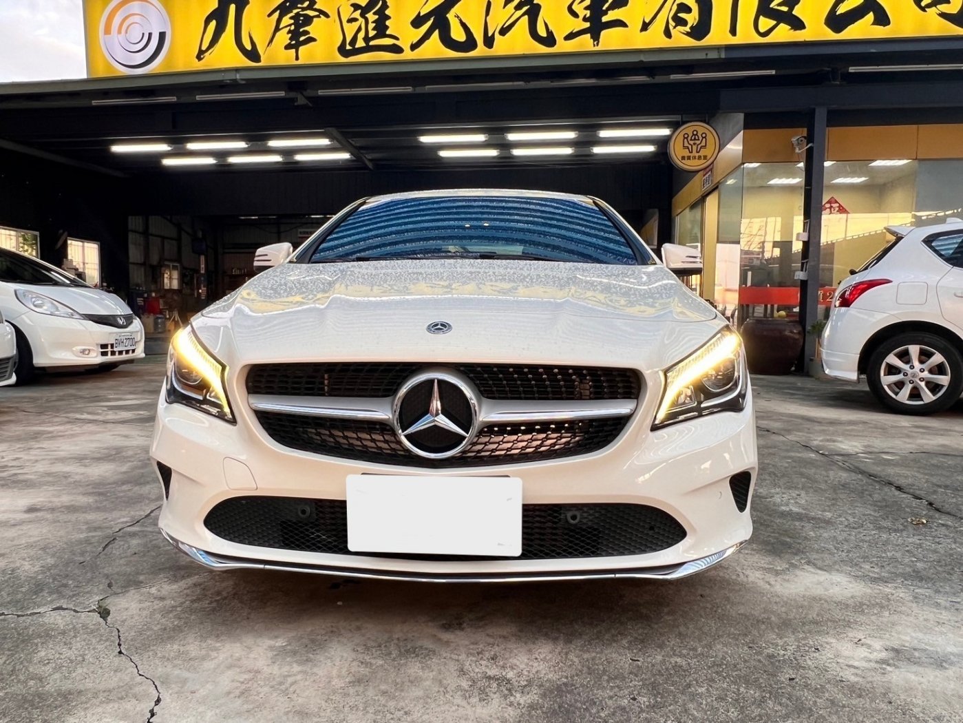 Benz 賓士 ／ CLA-Class ／ 2017年 ／ 2017年 Benz CLA200 白色 賓士中古車 ／ 九肇匯元汽車 (台南)