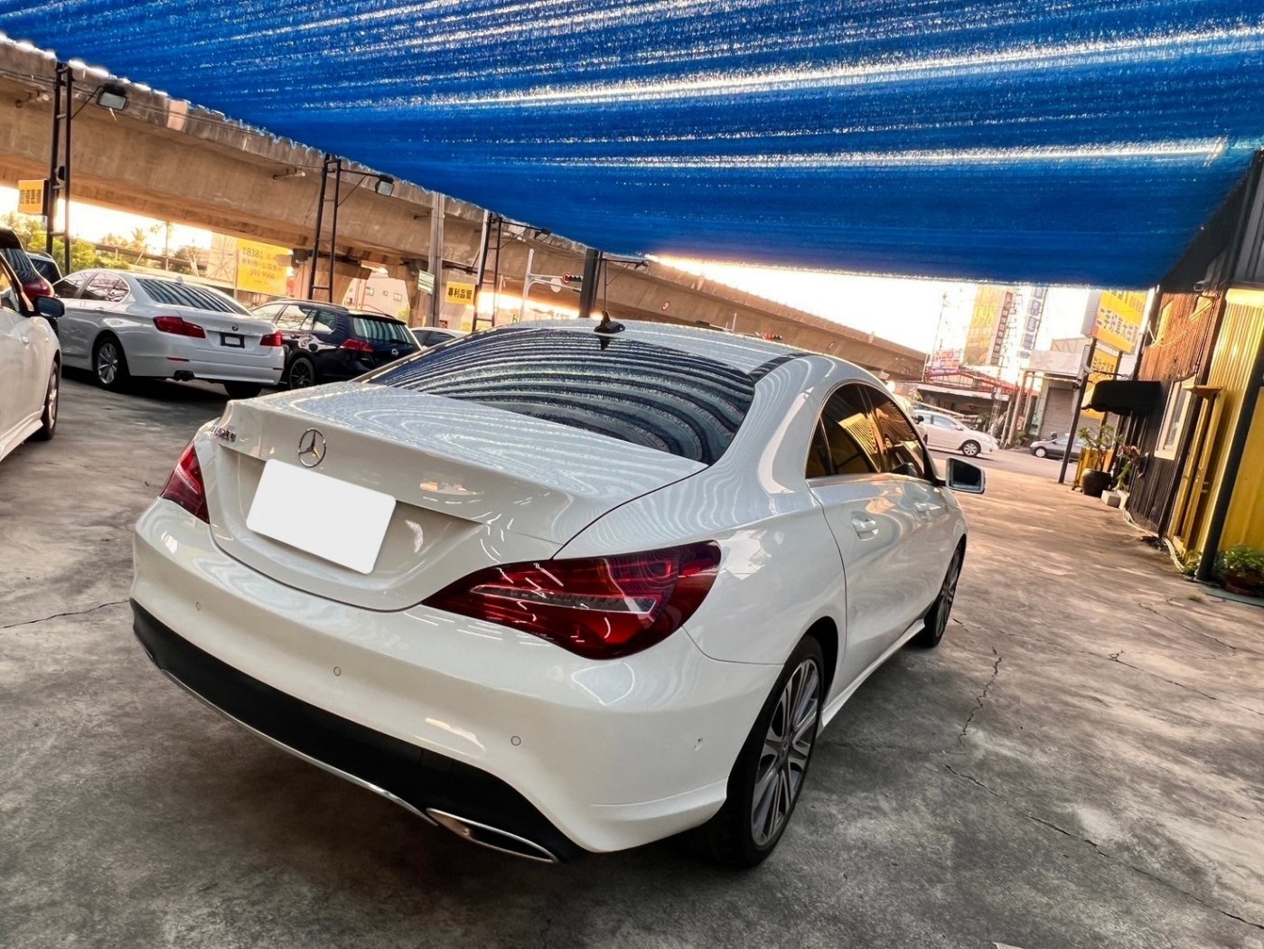 Benz 賓士 ／ CLA-Class ／ 2017年 ／ 2017年 Benz CLA200 白色 賓士中古車 ／ 九肇匯元汽車 (台南)