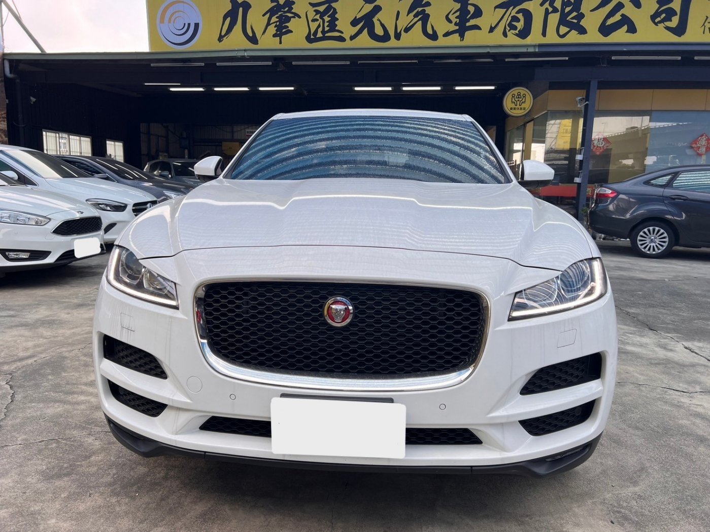 Jaguar 積架 ／ F-Pace ／ 2016年 ／ 2016年Jaguar F-Pace 白色 積架中古車 ／ MG車庫(台南)