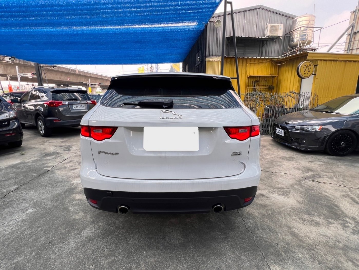 Jaguar 積架 ／ F-Pace ／ 2016年 ／ 2016年Jaguar F-Pace 白色 積架中古車 ／ 九肇匯元汽車 (台南)