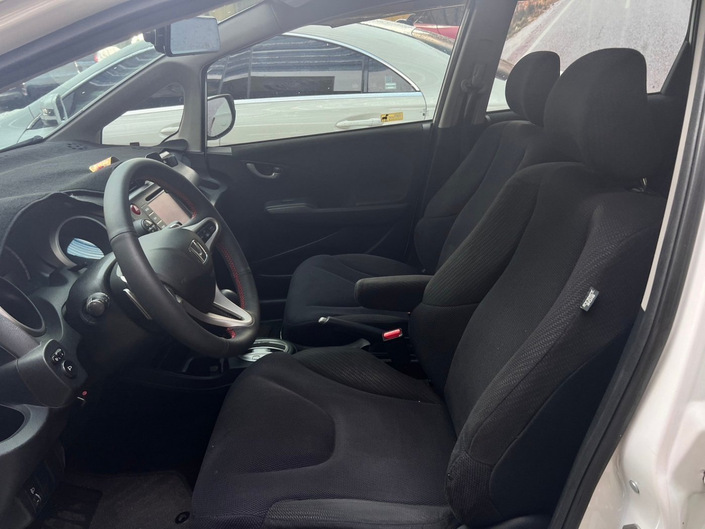 Honda 本田 ／ FIT ／ 2011年 ／ 2011年Honda  FIT  白色 本田中古車 ／ 車輛外調中