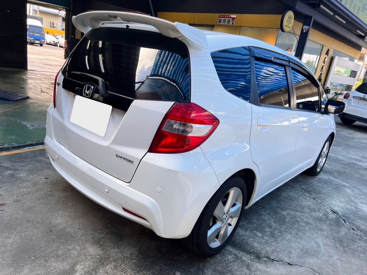 Honda 本田 ／ FIT ／ 2011年 ／ 2011年Honda  FIT  白色 本田中古車 ／ 車輛外調中