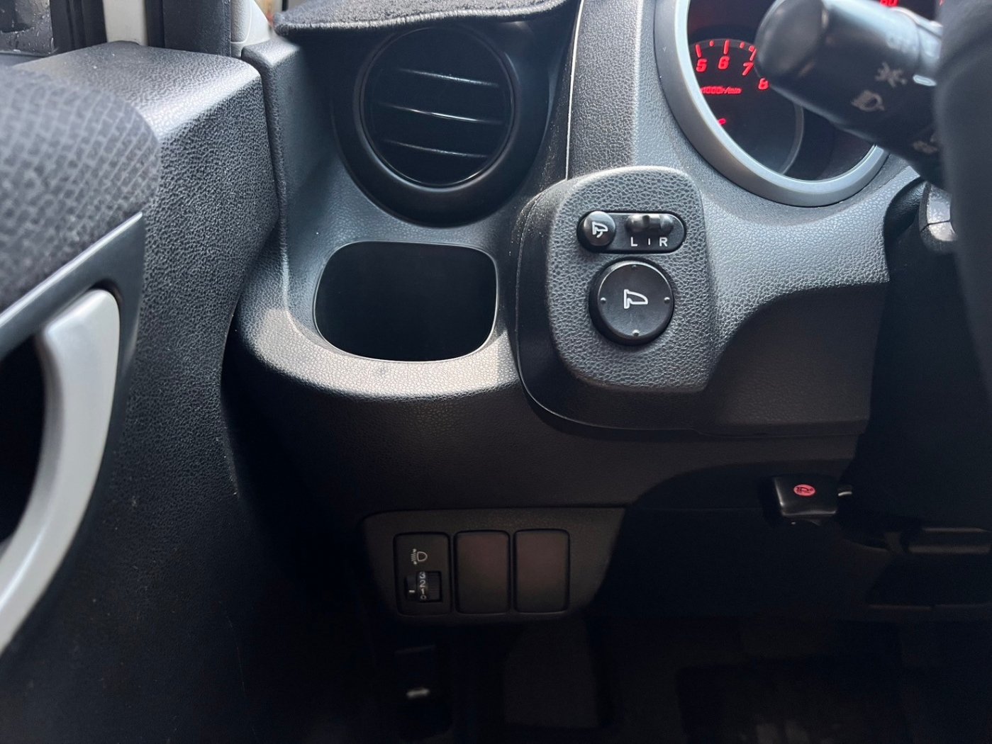 Honda 本田 ／ FIT ／ 2011年 ／ 2011年Honda  FIT  白色 本田中古車 ／ 車輛外調中