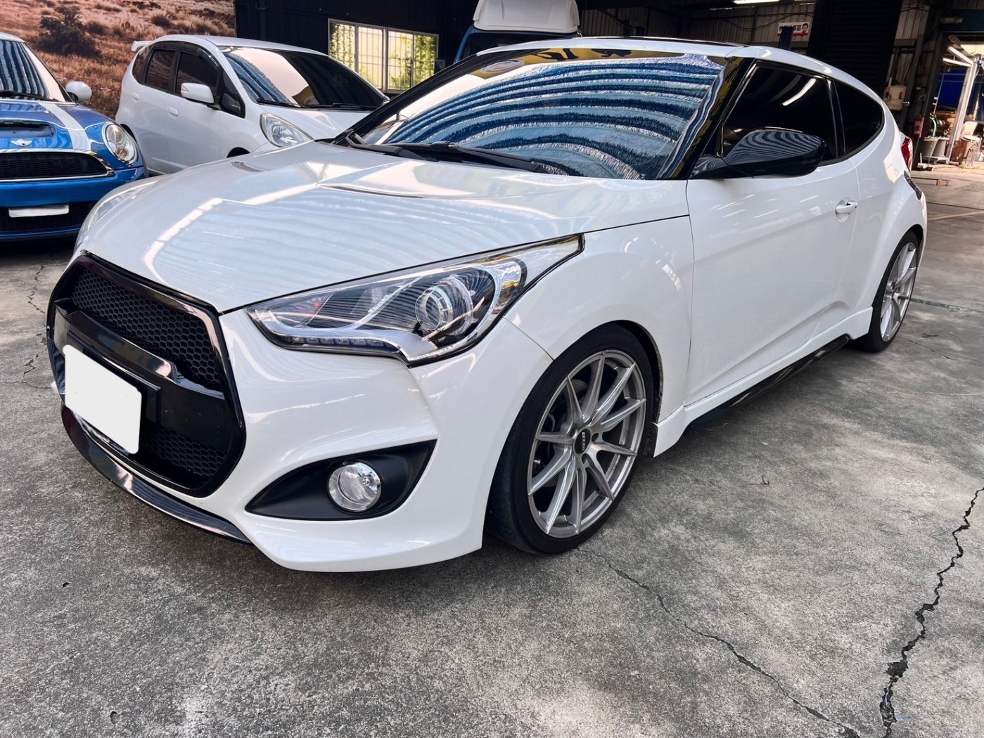 Hyundai 現代 ／ Veloster ／ 2014年 ／ 2014年Hyundai Veloster 白色 現代中古車 ／ MG車庫(台南)