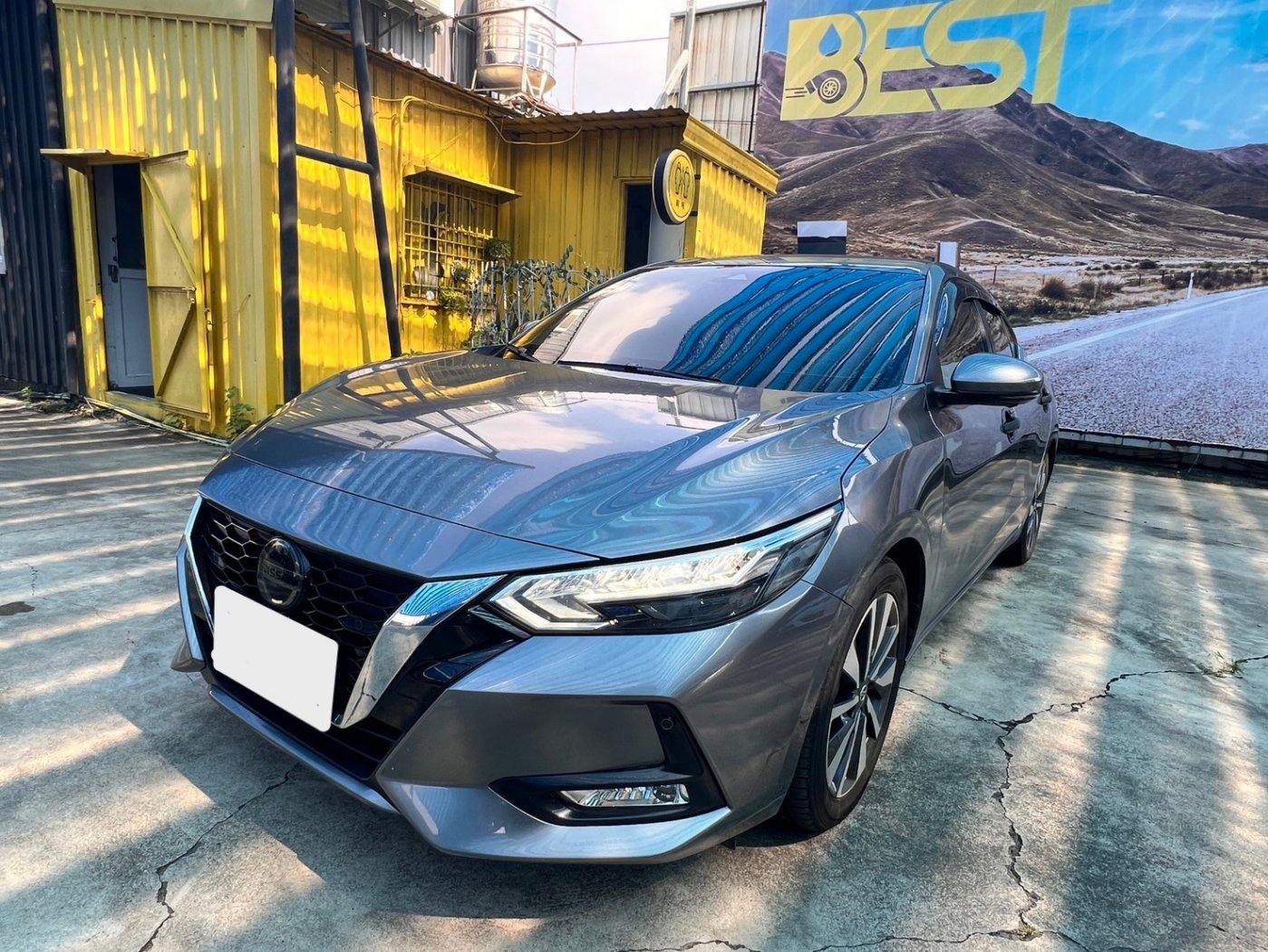 Nissan 日產 ／ Super Sentra ／ 2020年 ／ 2020年 Nissan Super Sentra 灰色 日產中古車 ／ 九肇匯元汽車 (台南)