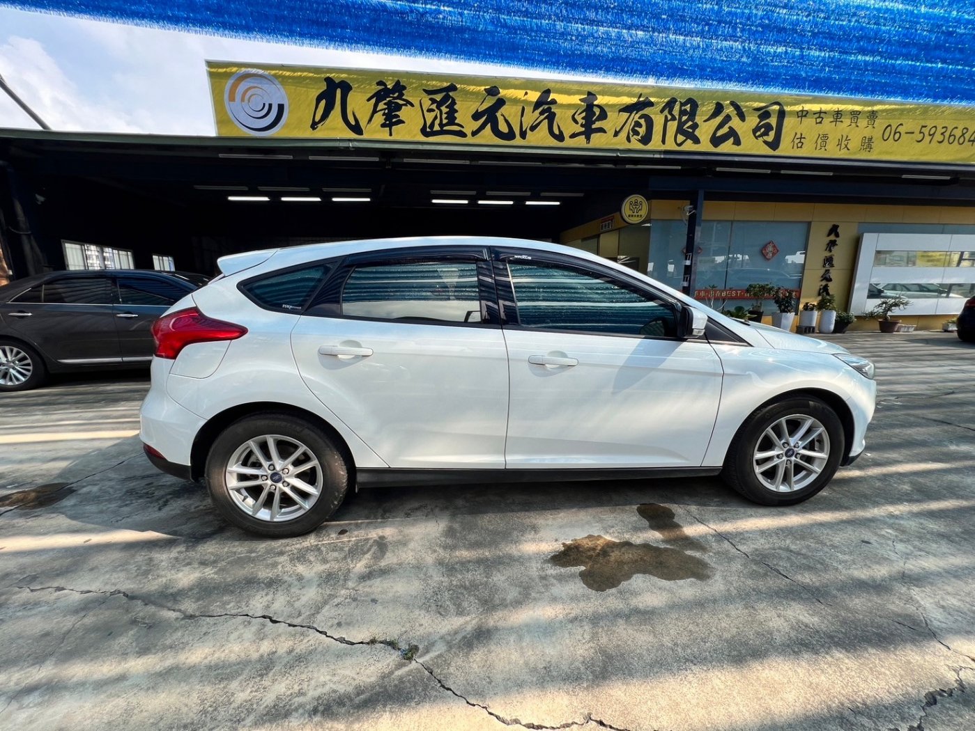 Ford 福特 ／ Focus ／ 2016年 ／ 2016年 Ford Focus 白色 福特中古車 ／ MG車庫(台南)