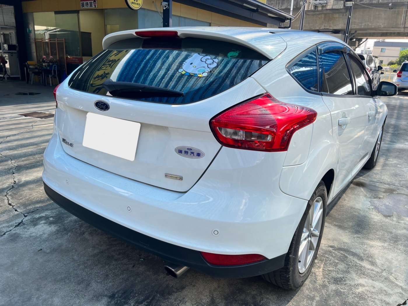 Ford 福特 ／ Focus ／ 2016年 ／ 2016年 Ford Focus 白色 福特中古車 ／ MG車庫(台南)