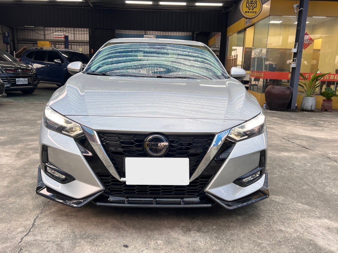 Nissan 日產 ／ Super Sentra ／ 2020年 ／ 2020年 Nissan  Sentra 銀色 日產中古車 ／ MG車庫(台南)