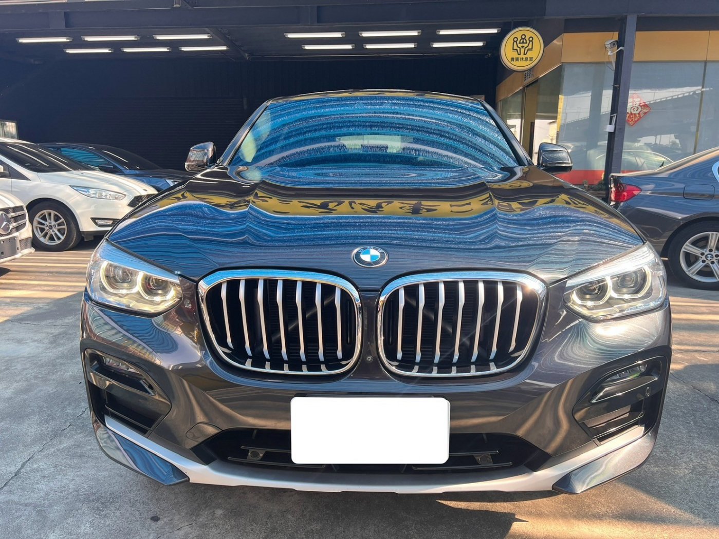 Bmw 寶馬 ／ X4 ／ 2020年 ／ 2020年BMW X4 深灰色 寶馬中古車 ／ 九肇匯元汽車 (台南)