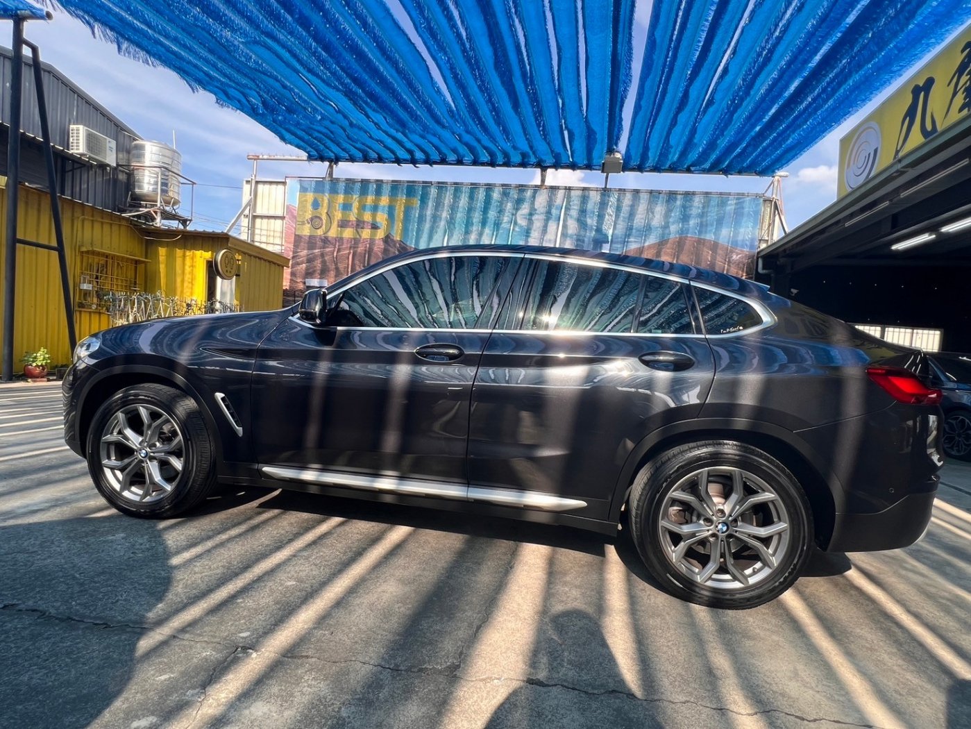 Bmw 寶馬 ／ X4 ／ 2020年 ／ 2020年BMW X4 深灰色 寶馬中古車 ／ 九肇匯元汽車 (台南)