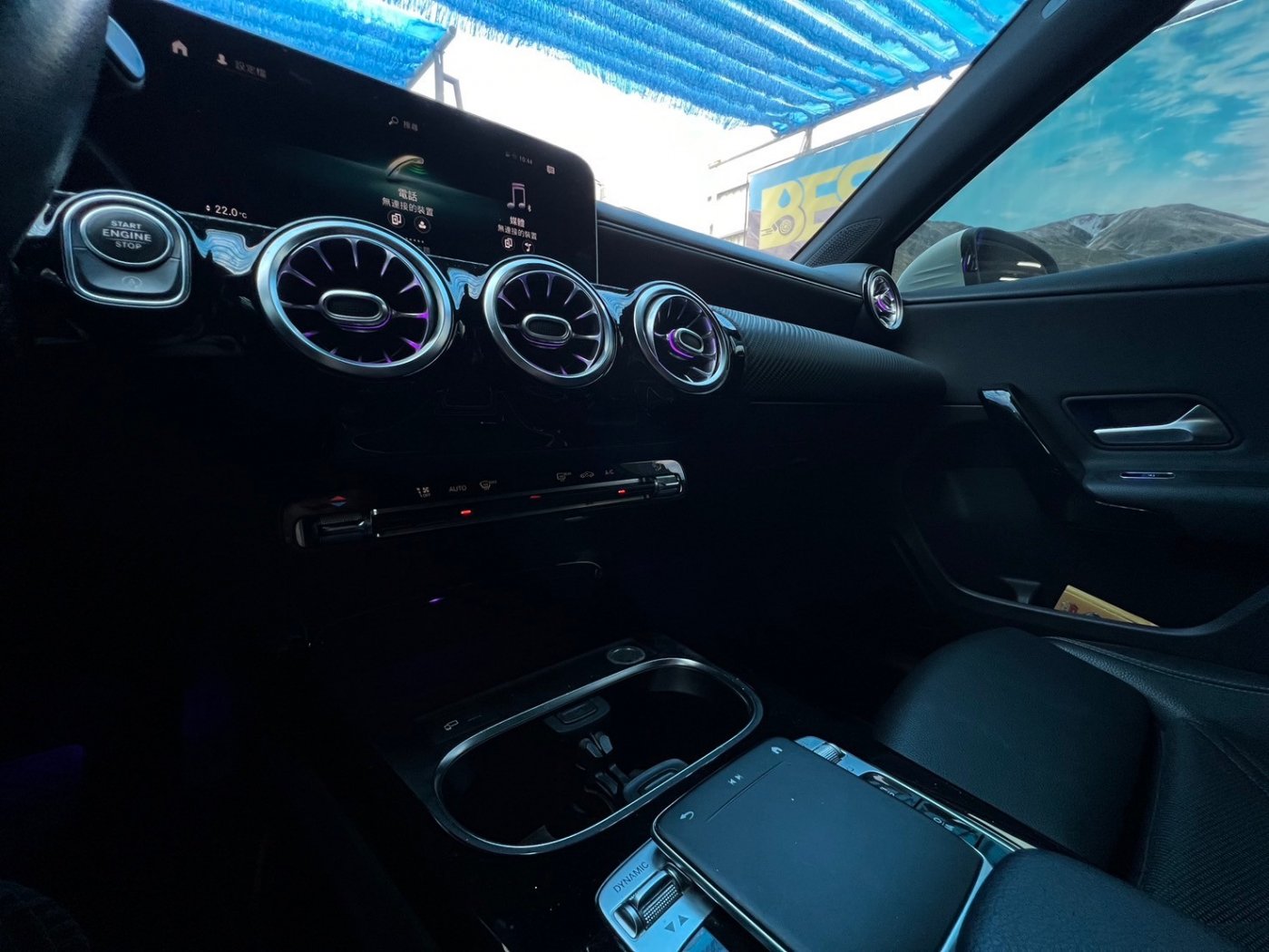 Benz 賓士 ／ A-Class ／ 2019年 ／ 2019年 Benz A180 白色 賓士中古車 ／ 九肇匯元汽車 (台南)