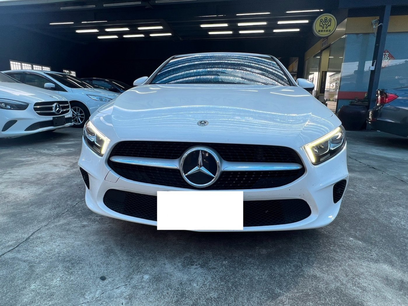 Benz 賓士 ／ A-Class ／ 2019年 ／ 2019年 Benz A180 白色 賓士中古車 ／ 九肇匯元汽車 (台南)