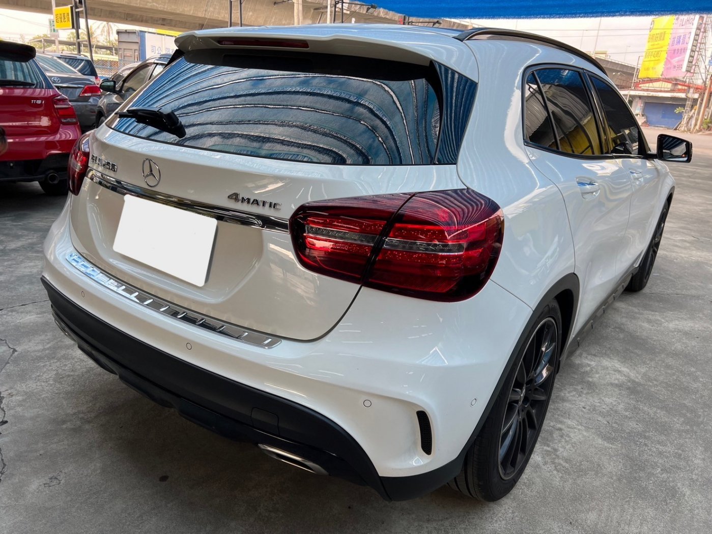 Benz 賓士 ／ GLA-Class ／ 2018年 ／ 2018年 Benz GLA250 白色 賓士中古車 ／ 成交區