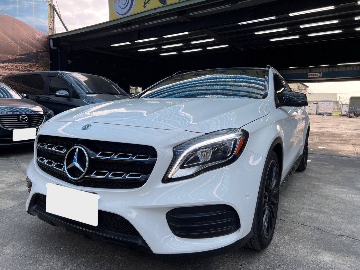 Benz 賓士 ／ GLA-Class ／ 2018年 ／ 2018年 Benz GLA250 白色 賓士中古車 ／ 成交區