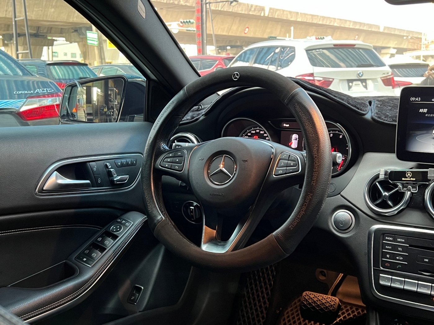 Benz 賓士 ／ GLA-Class ／ 2018年 ／ 2018年 Benz GLA250 白色 賓士中古車 ／ 成交區