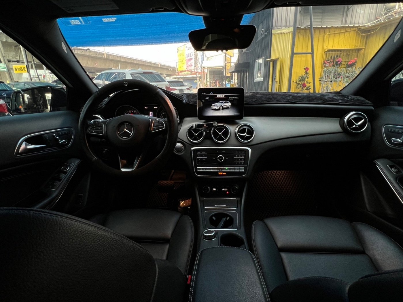 Benz 賓士 ／ GLA-Class ／ 2018年 ／ 2018年 Benz GLA250 白色 賓士中古車 ／ 成交區