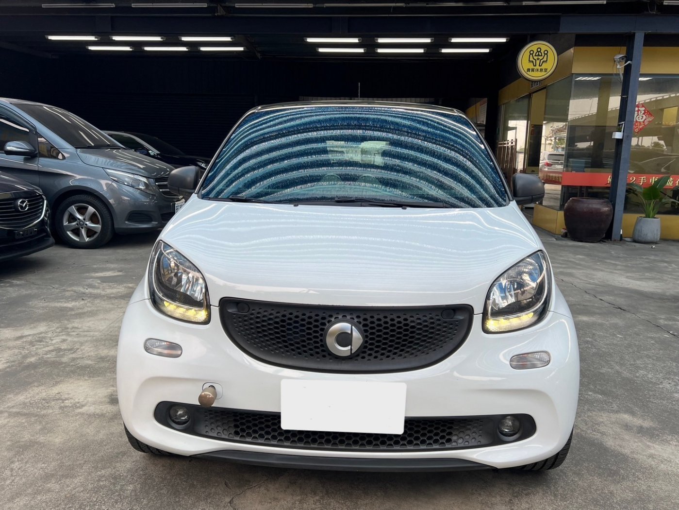 Smart 司麥特 ／ Forfour ／ 2016年 ／ 2016年Smart Forfour 白黑色 司麥特中古車 ／ 九肇匯元汽車 (台南)